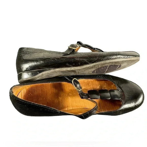 CHIE MAHARA Black Patent Mary Jane T Strap Flats Size 38/7.5 - Picture 6 of 9
